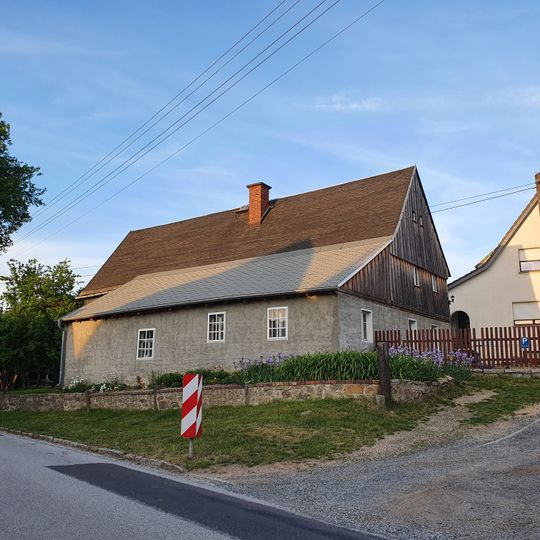 Wohnhaus und Stallscheune eines Bauernhofes Friedensstraße 4