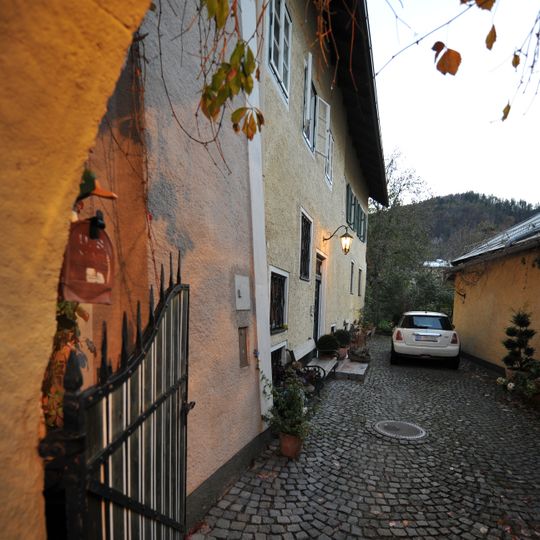 Bürgerhaus mit Stadtmauer