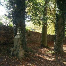 Kříž u kostela Vícov