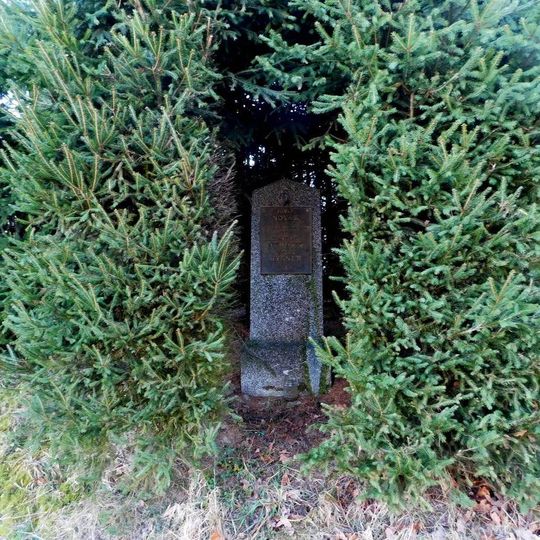 Pomníček obětem Květnové revoluce v ulici Ke Hrušce ve Stránčicích