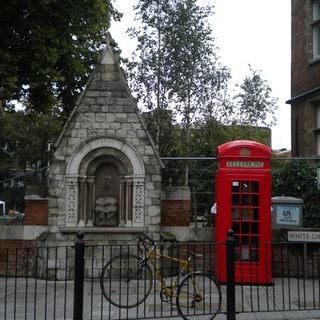 K2 Telephone Kiosk At Junction With Whitechapel Road