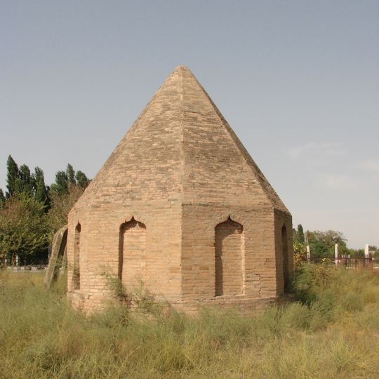 Octagonal Mausoleum, Gyuloglylar