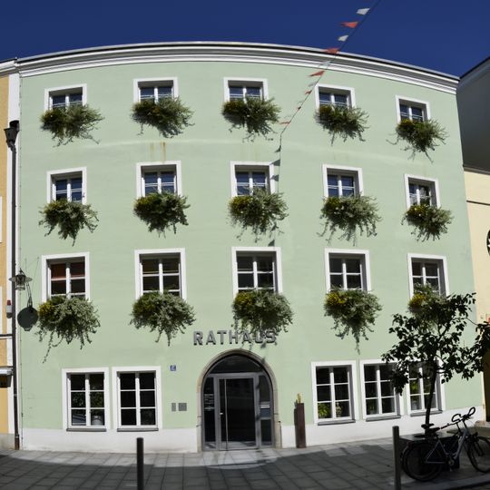 Ehemaliger Gasthof zum goldenen Hirschen, jetzt Rathaus