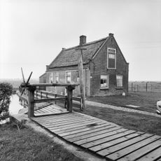 Molenaarswoning; eenvoudig.