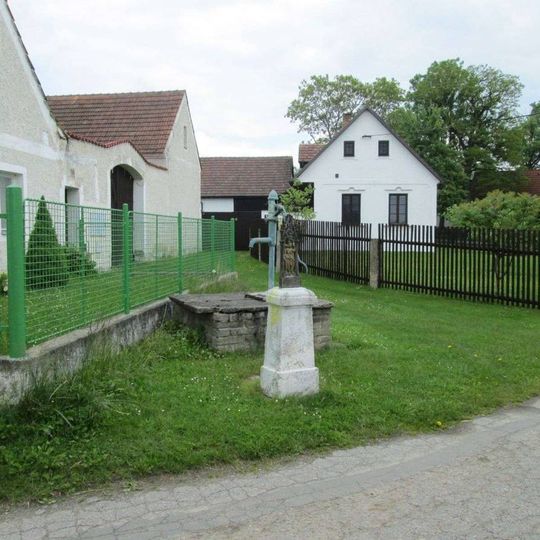 Kříž ve Stajce u křižovatky