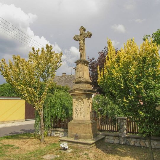 Kříž v Chromči na křižovatce