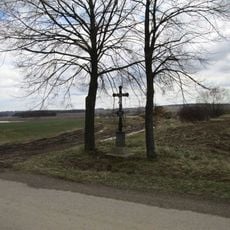 Kříž severně od Dolních Kněžeklad