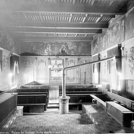 Plafonds, lambris de revêtement du Palais de Justice de Carpentas