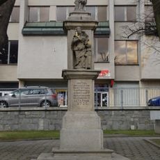 Sloup se sochou svatého Jana Nepomuckého a svaté Barbory
