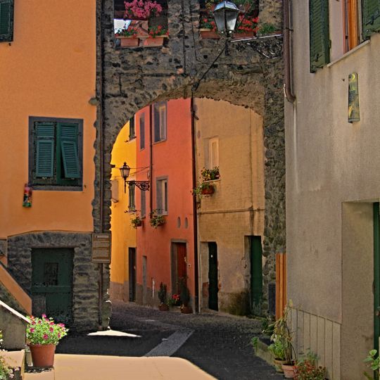 Mura di Varese Ligure