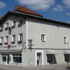 Wohn- und Geschäftshaus