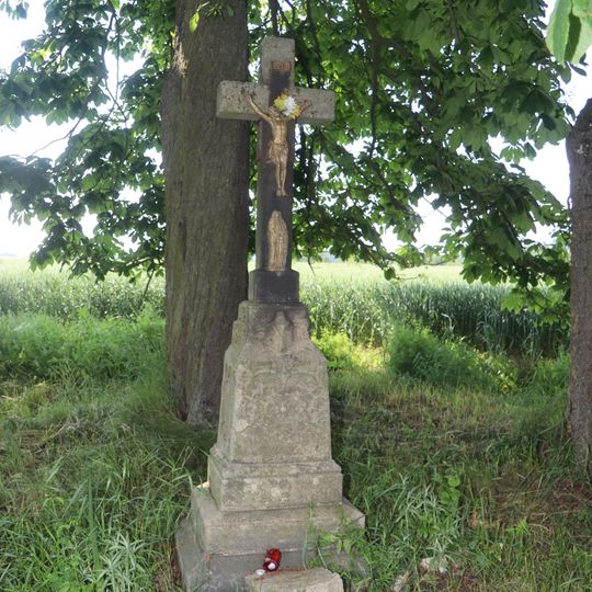 Kříž u cesty u Domamili