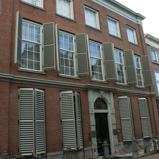 Pand met eenvoudige lijstgevel