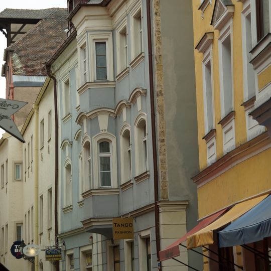 Wohn- und Geschäftshaus