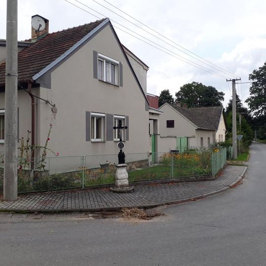 Kříž u křižovatky v Rybově Lhotě