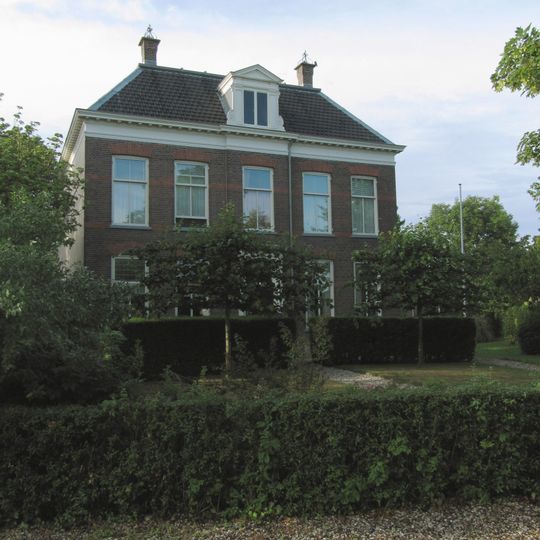 Vrijstaande Neo-Classicistische pastorie