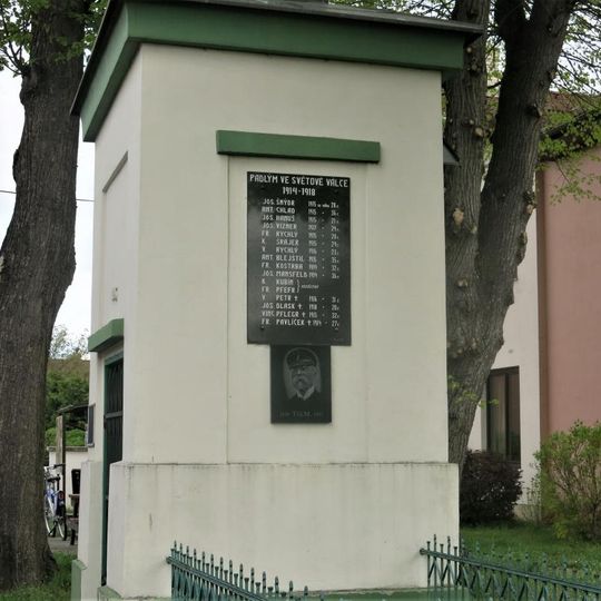 Pamětní deska padlým na zdi kaple v Řepově