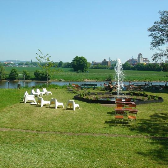 Brunnen Schloss Übigau