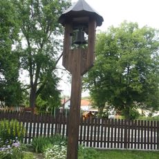 Dřevěná zvonička v Číhalíně