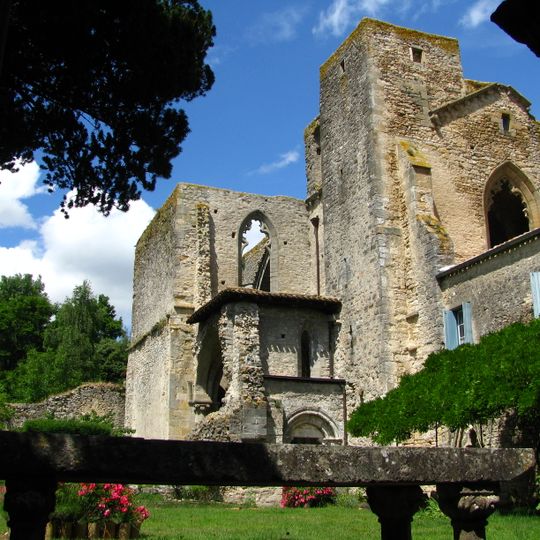 Vestiges de l'abbatiale Sainte-Marie de Saint-Martin-le-Vieil
