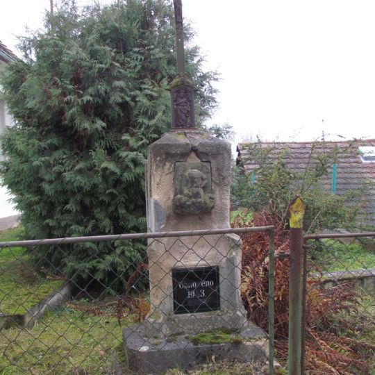 Kříž na Radobyčické návsi