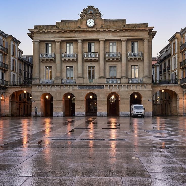 Konstituzio Plaza