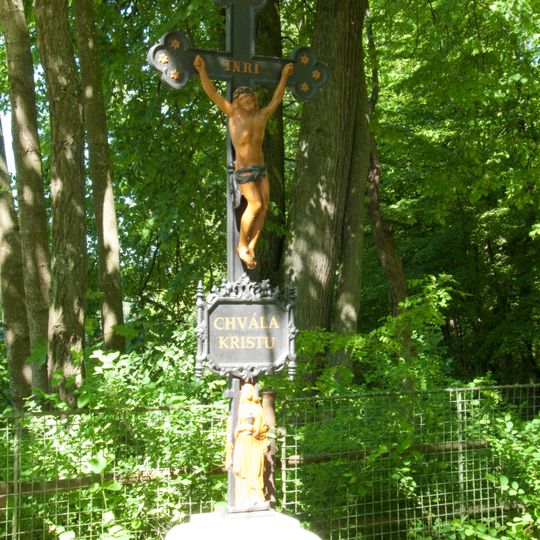 Kříž v Dírné u Zámeckého rybníka