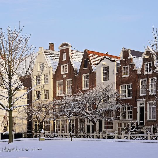 Begijnhof 8, Amsterdam