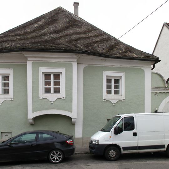 Residential building Karlsgasse 17