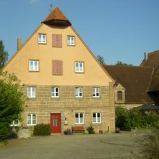 Bauernhaus mit Nebengebäude