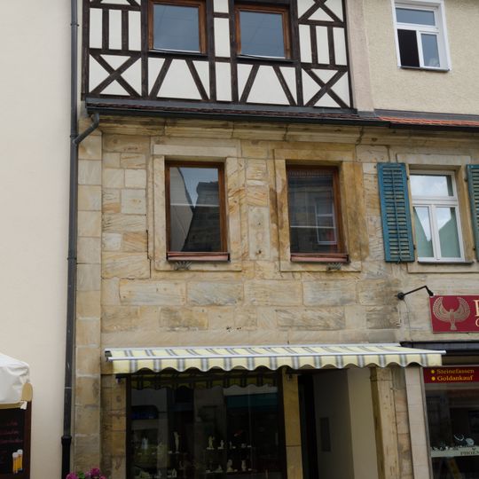 Wohn- und Geschäftshaus