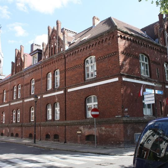 Klasztor diakonis, ob. dom parafialny i dom księży emerytów