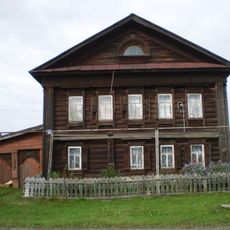 Жилой дом (деревянный с резьбой) (Лукино)
