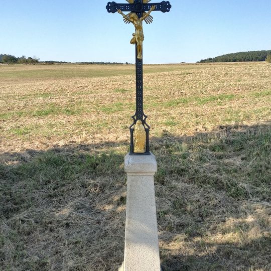 Kříž u kaple západně od Semněvic