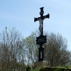 Kříž jižně od Útěchovic na svahu