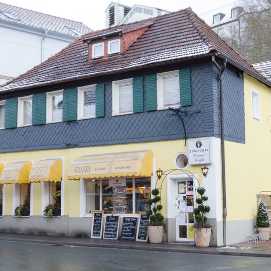 Wohn- und Geschäftshaus