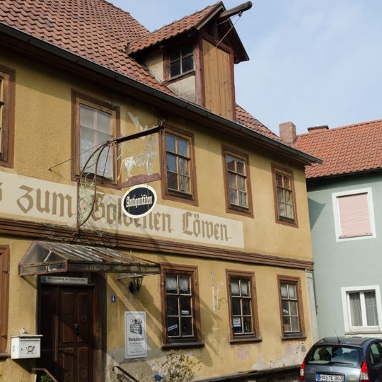 Wohn- und Geschäftshaus