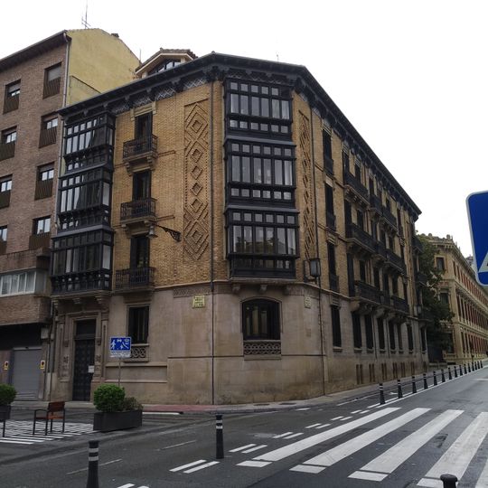 Edificio sito en la calle General Chinchilla Nº 7