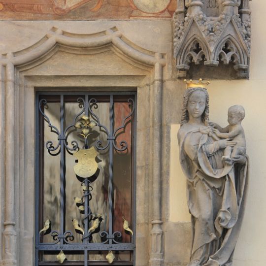 Soška Madony na domě 552/16 na Staroměstském náměstí