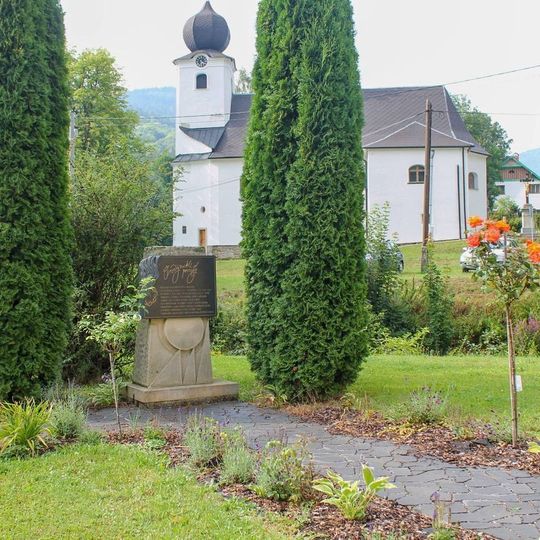 Pomník ve Vernířovicích naproti obecnímu úřadu