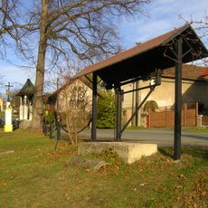 Kříž v Klokočné na návsi