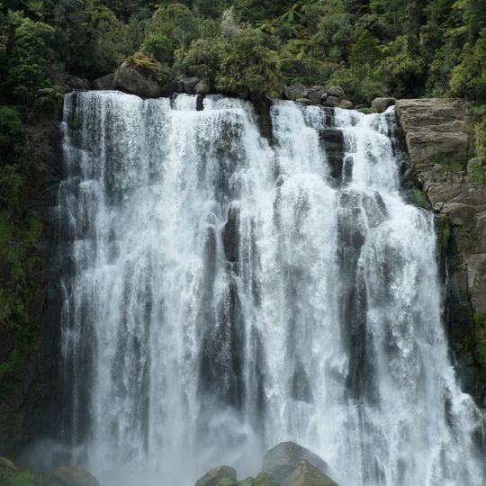 Marokopa Falls