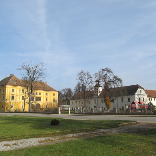 Starý a nový zámek Batelov