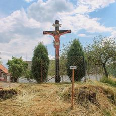 Dřevěný kříž v Brníčku na rozcestí