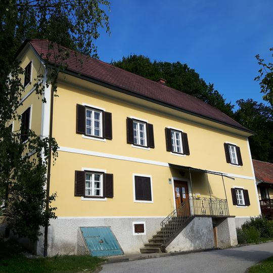 Pfarrhof und Wirtschaftsgebäude/Pfarrsaal