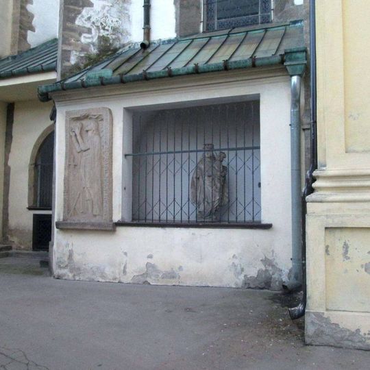 Socha u kostela Povýšení svatého Kříže v Prostějově