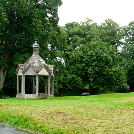 Shelter To Former Village Pump