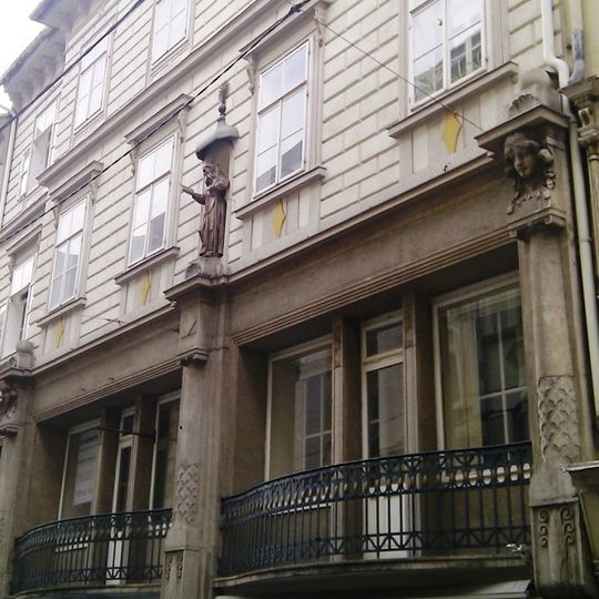 Wohn- und Geschäftshaus