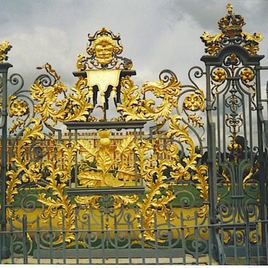 Screen and walls in Privy Garden, Hampton Court Palace