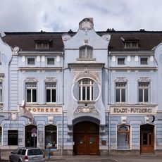 Wohn- und Geschäftshaus